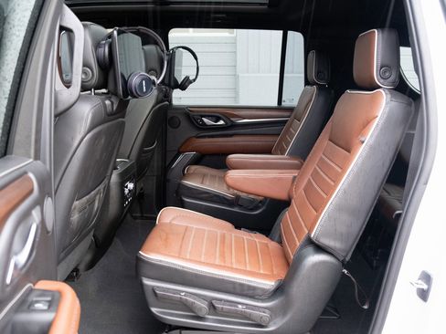 Used 2023 GMC Yukon XL Denali Ultimate image 18