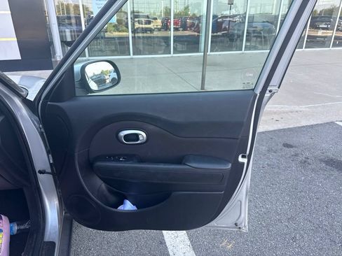 Used 2019 Kia Soul FWD image 13