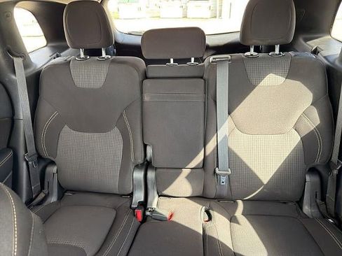 Used 2015 Jeep Cherokee Latitude w/ Cold Weather Group AWD/4WD image 30