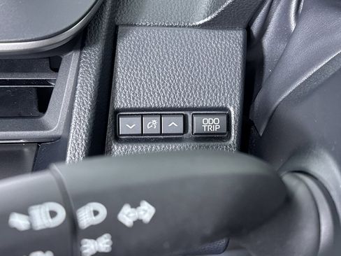 Used 2025 Toyota Prius LE image 27