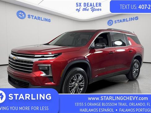 Used 2024 Chevrolet Traverse LT image 1