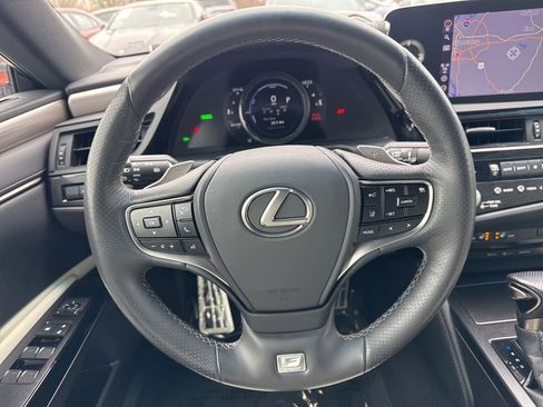 Used 2022 Lexus ES 300h F Sport image 14