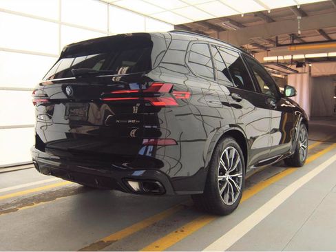 Used 2025 BMW X5 xDrive50e w/ M Sport Package AWD/4WD image 4