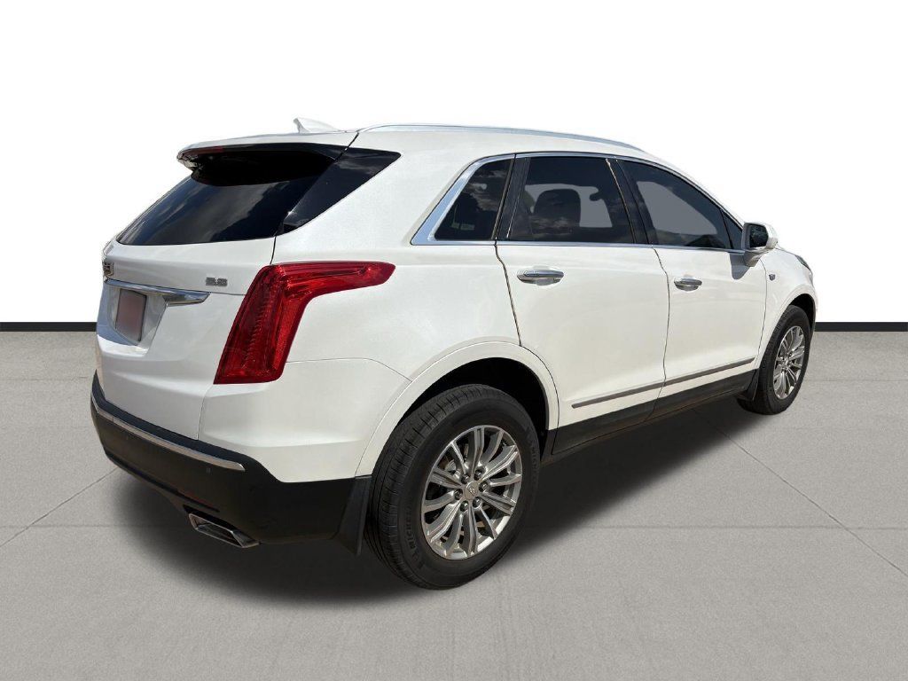 Used 2017 Cadillac XT5 Luxury w/ Driver Awareness Package FWD image 5
