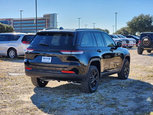 New 2025 Jeep Grand Cherokee Altitude RWD image 4