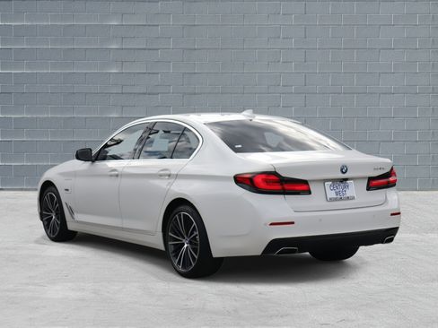Certified 2023 BMW 530e w/ Convenience Package image 6