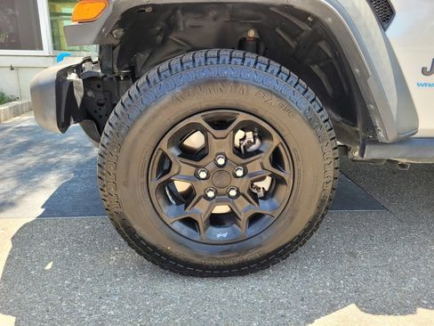 Used 2023 Jeep Wrangler Unlimited AWD/4WD image 36