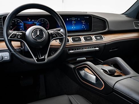 Certified 2025 Mercedes-Benz GLE 350 4MATIC image 4