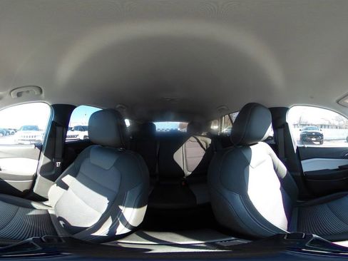 Used 2025 Chevrolet Trax LT image 41