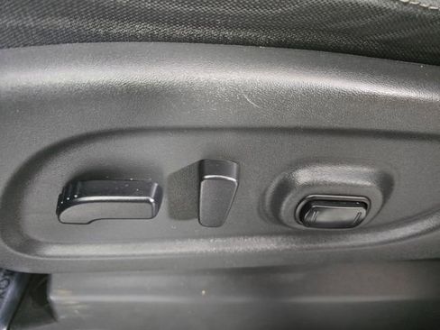 Used 2018 Nissan Titan SV w/ SV Convenience Package image 26