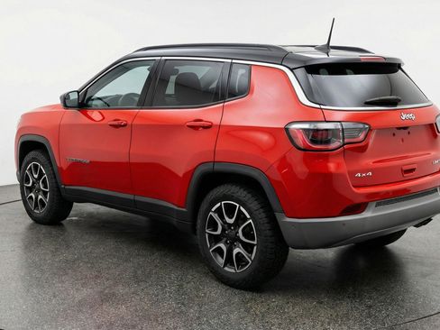 Used 2025 Jeep Compass Trailhawk image 6