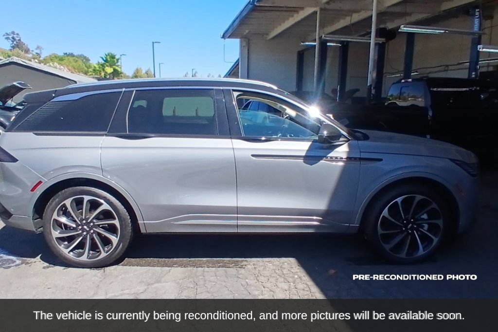 Used 2024 Lincoln Nautilus Black Label AWD/4WD image 4