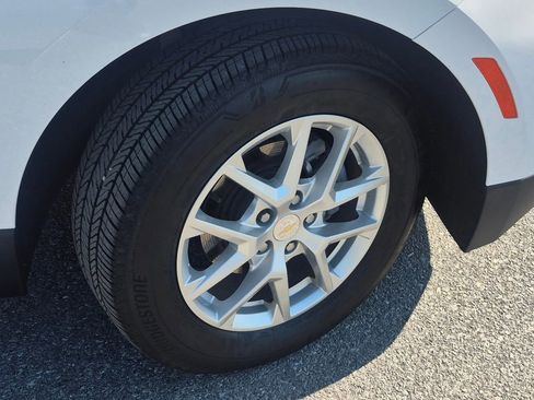 Used 2024 Chevrolet Equinox LT AWD/4WD image 3