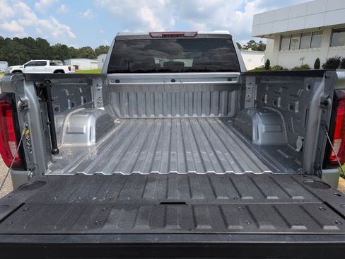 Used 2024 GMC Sierra 1500 SLT image 4