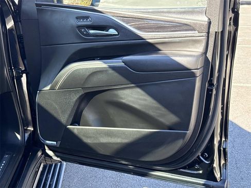 Certified 2023 Cadillac Escalade ESV V w/ LPO, ONYX Package image 10