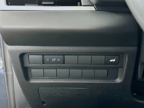 Used 2025 Mitsubishi Outlander SE image 17