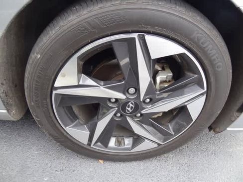 Used 2023 Hyundai Elantra Limited image 22
