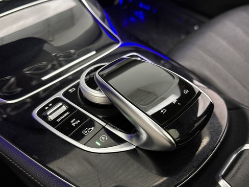 Used 2018 Mercedes-Benz E 400 4MATIC Sedan w/ Premium 1 Package image 17