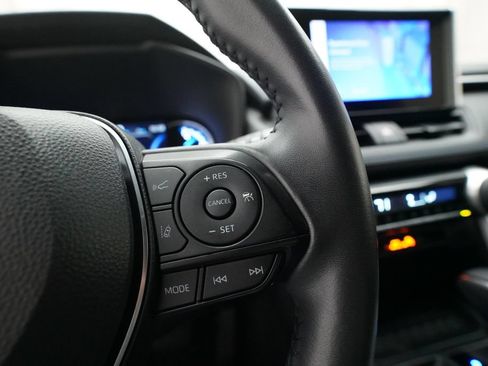 Used 2025 Toyota RAV4 SE AWD/4WD image 18