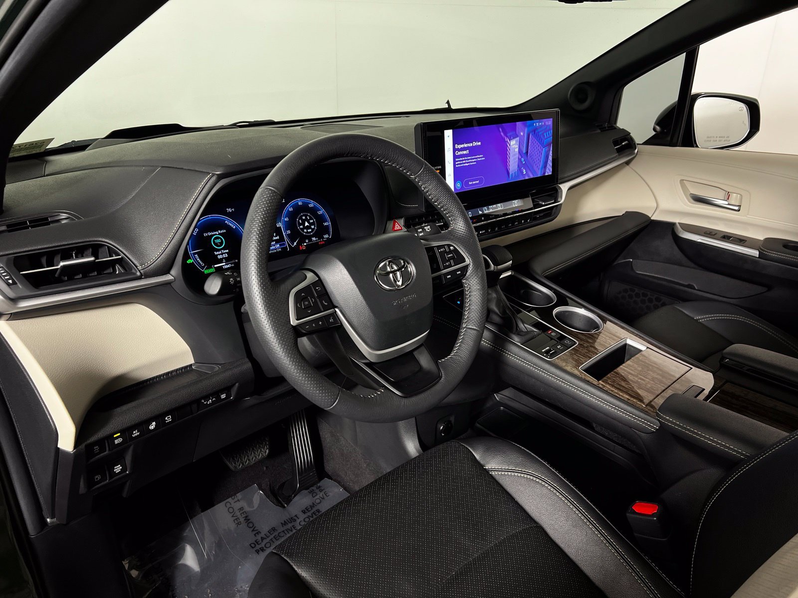 Certified 2025 Toyota Sienna Platinum FWD image 12