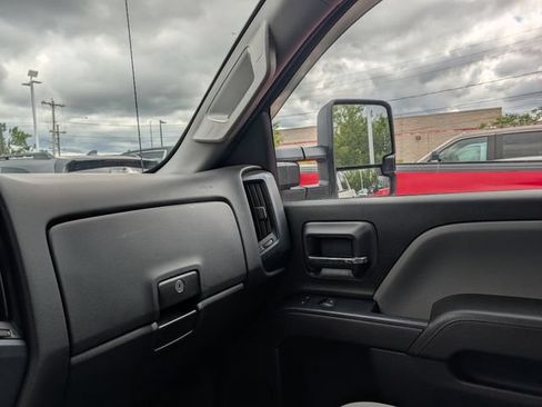 Used 2019 GMC Sierra 2500 4x4 Crew Cab w/ Sierra Convenience Package image 24