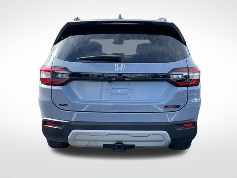 Used 2025 Honda Pilot TrailSport image 4