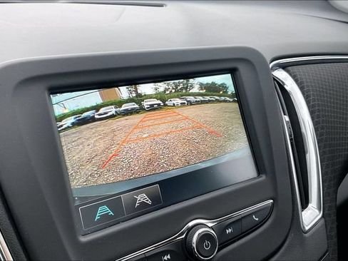Used 2017 Chevrolet Malibu LT FWD image 21