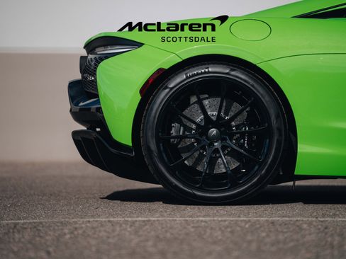 Used 2025 McLaren Artura image 21