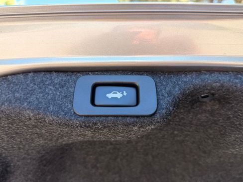 Used 2018 Lexus ES 350 w/ Luxury Package w/Wood Trim FWD image 18