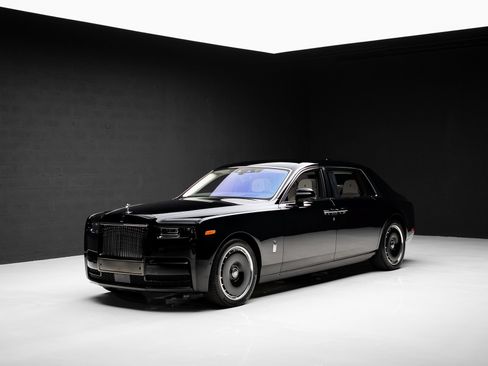 Used 2024 Rolls-Royce Phantom Extended Wheelbase RWD image 5