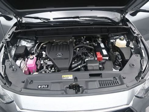 Used 2024 Toyota Highlander XLE FWD image 21