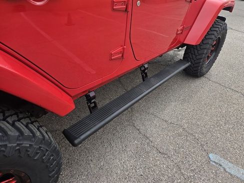 Used 2015 Jeep Wrangler Unlimited Rubicon image 5