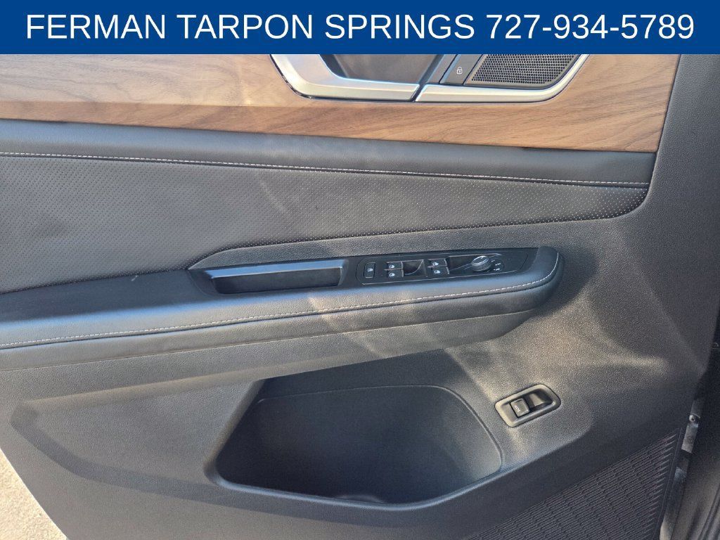 Used 2025 Volkswagen Atlas SE FWD image 21