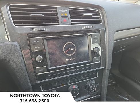 Used 2020 Volkswagen Golf 4-Door image 13