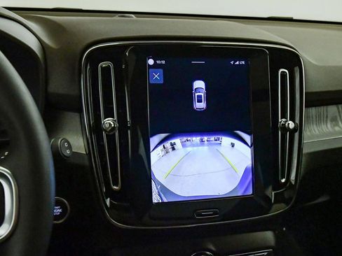 Certified 2025 Volvo XC40 B5 Core image 21