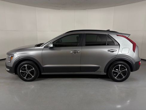 Used 2023 Kia Niro EX FWD image 5