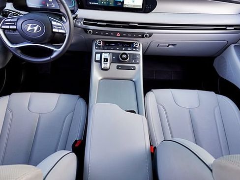 Certified 2025 Hyundai Palisade SEL FWD image 21