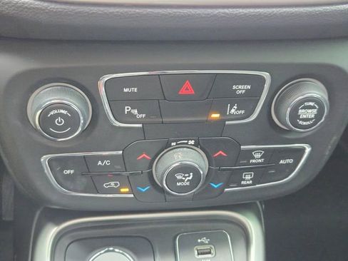 Used 2018 Jeep Compass Latitude w/ Popular Equipment Group AWD/4WD image 23