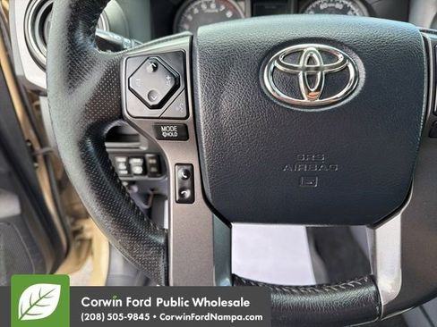 Used 2017 Toyota Tacoma TRD Off-Road w/ Premium & Technology Package AWD/4WD image 15