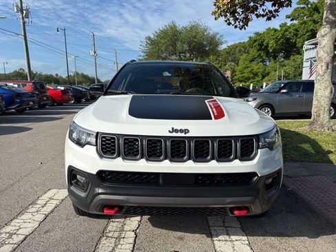 Used 2025 Jeep Compass Trailhawk AWD/4WD image 3