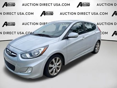 Used 2013 Hyundai Accent SE image 19
