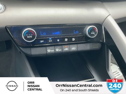 Used 2025 Hyundai Elantra Hybrid FWD image 23