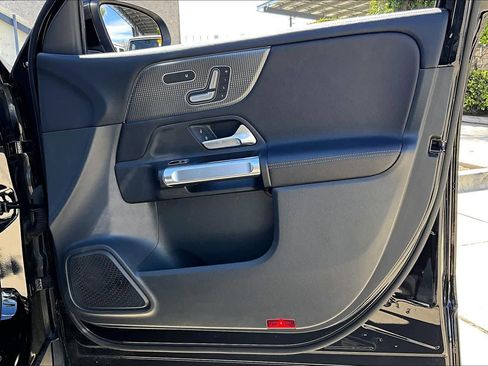 Used 2023 Mercedes-Benz GLB 250 image 22