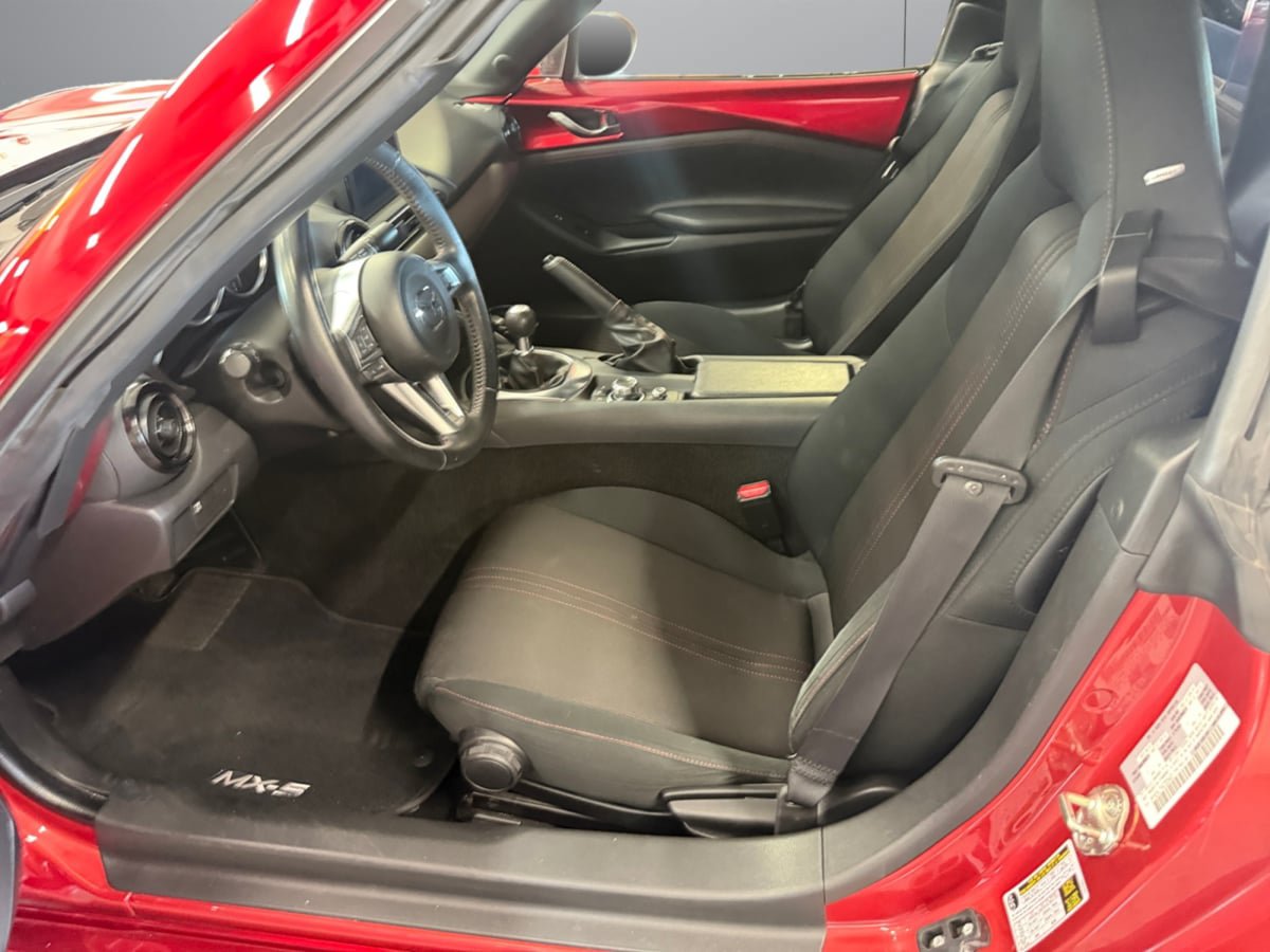 Used 2019 MAZDA MX-5 Miata RF Club RWD image 10