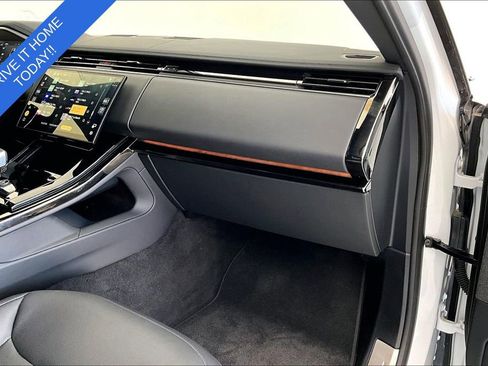 Used 2025 Land Rover Range Rover Sport SE AWD/4WD image 19