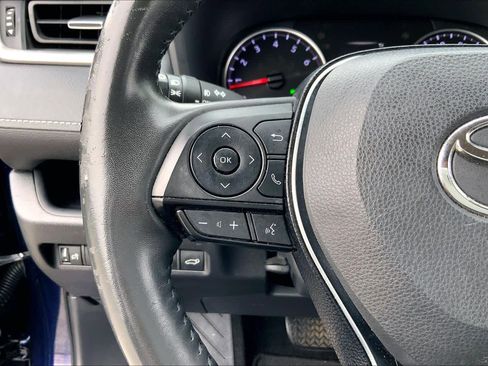 Used 2021 Toyota RAV4 XLE Premium image 22