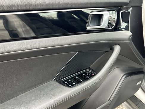 Used 2018 Porsche Panamera 4 image 15