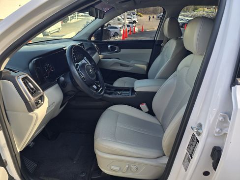 Used 2021 Kia Sorento S image 12