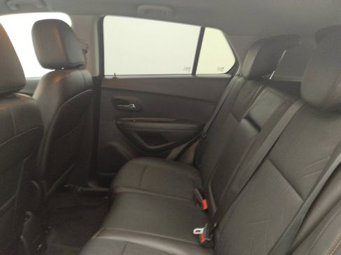 Used 2020 Chevrolet Trax LT w/ LT Convenience Package FWD image 18