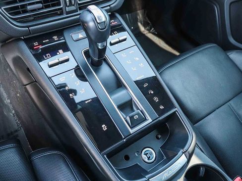 Used 2023 Porsche Macan image 22